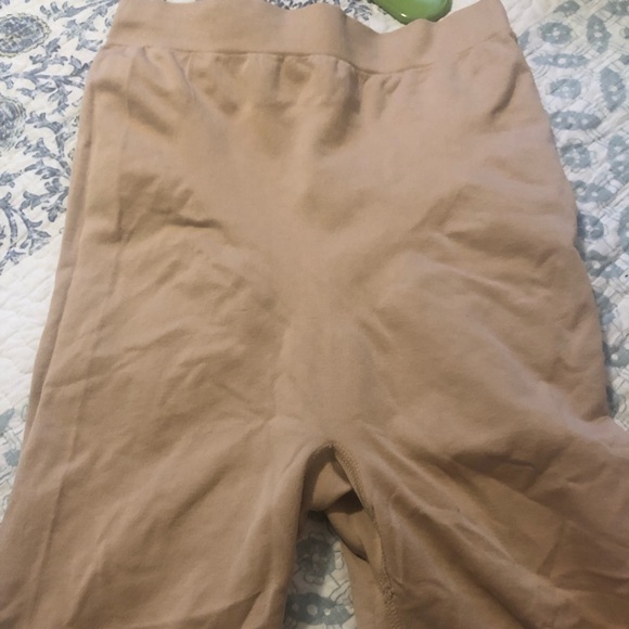 Spanks - Picture 3 of 5